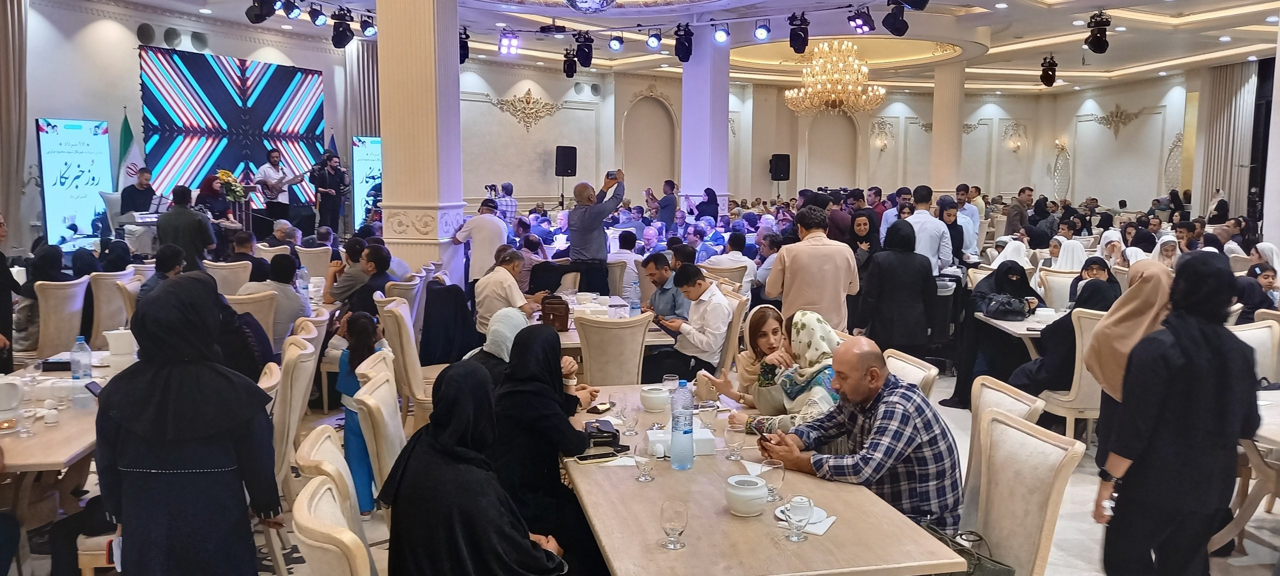 گلستان ما - همه چیز خوب بود جز مطالبات خبرنگاران